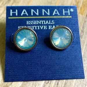 Hannah Sensitive‎ Ears Post Earrings Green Jewel NWT Gold